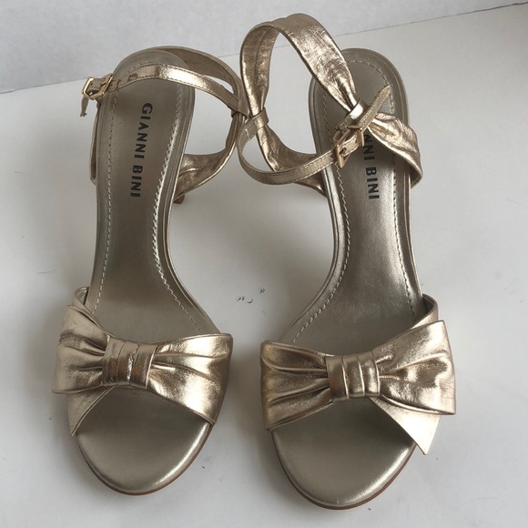 Women’s Gianni Bini size 6 1/2 gold - Picture 1 of 5